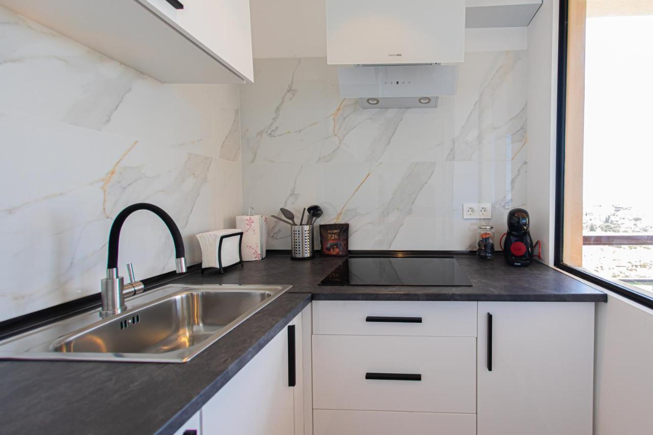 Amazing Apartment With Stunning Views 마르베야 외부 사진