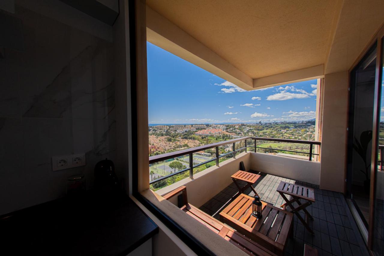 Amazing Apartment With Stunning Views 마르베야 외부 사진